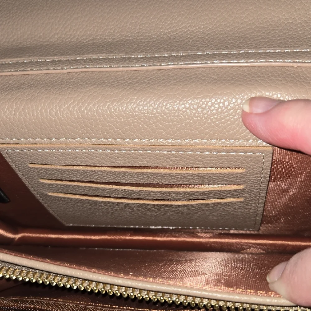 Mali+Lili Lola Quilted Taupe Crossbody Bag - Picture 3 of 12